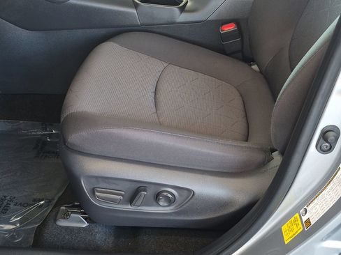 Used 2025 Toyota RAV4 XLE AWD/4WD image 14