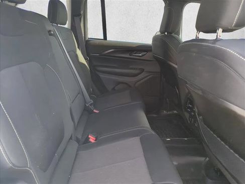 Used 2025 Jeep Grand Cherokee Laredo w/ Luxury Tech Group I image 15