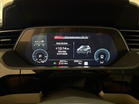 Used 2024 Audi Q8 e-tron Premium Plus w/ Premium Plus Package AWD/4WD image 18