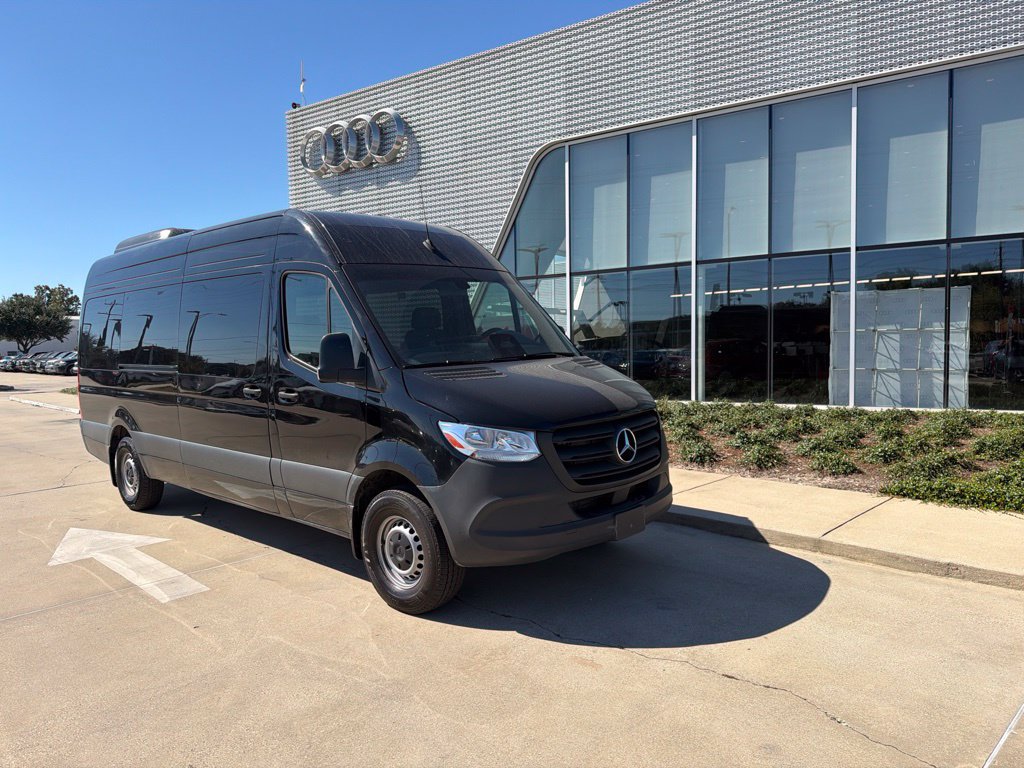 Used 2025 Mercedes-Benz Sprinter 2500 image 1