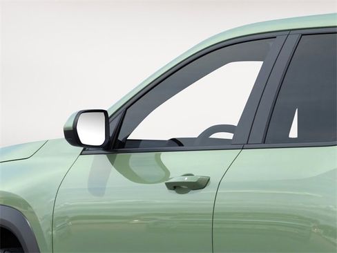 New 2026 Chevrolet Equinox LT w/ LPO, Floor Liner Package image 13