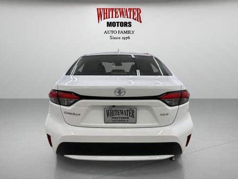 Used 2022 Toyota Corolla XLE FWD image 3