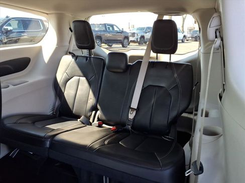 Used 2024 Chrysler Pacifica Touring-L FWD image 28