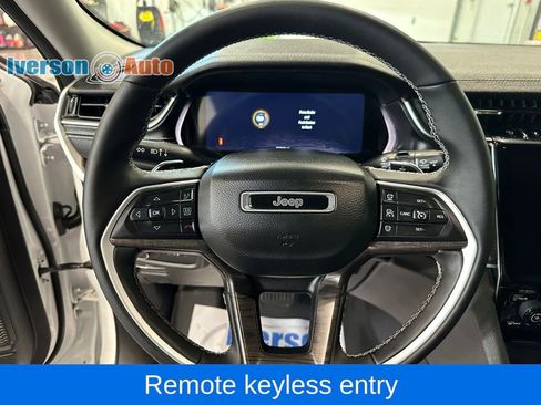 Used 2023 Jeep Grand Cherokee Limited w/ Black Appearance Package image 18