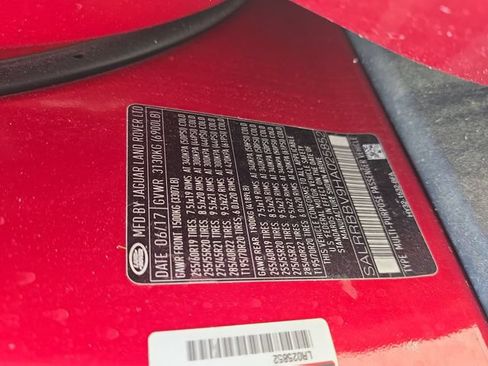 Used 2017 Land Rover Discovery HSE AWD/4WD image 38