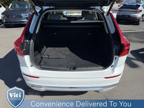 Certified 2023 Volvo XC60 B5 Ultimate w/ Climate Package image 24