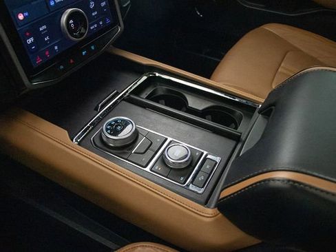 Used 2024 Ford Expedition Max Platinum image 34