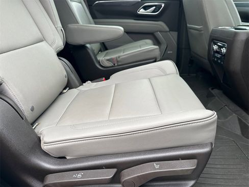 Used 2021 GMC Yukon SLT w/ SLT Luxury Plus Package image 16