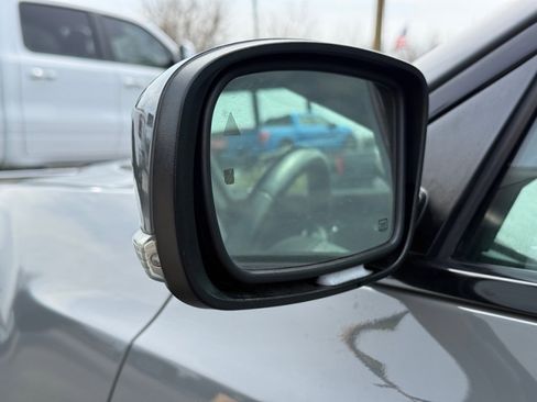 Used 2018 Chrysler 300 S w/ 300S Premium Group image 21