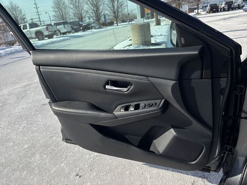 Used 2025 Nissan Sentra SV image 18