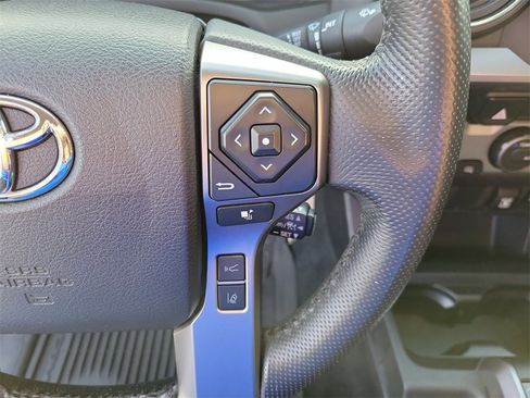 Used 2021 Toyota Tacoma SR5 w/ Trail Edition image 28