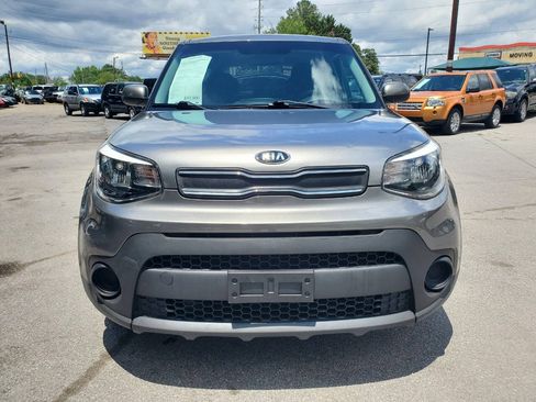 Used 2017 Kia Soul FWD image 2