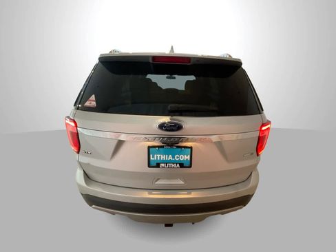 Used 2016 Ford Explorer XLT image 7
