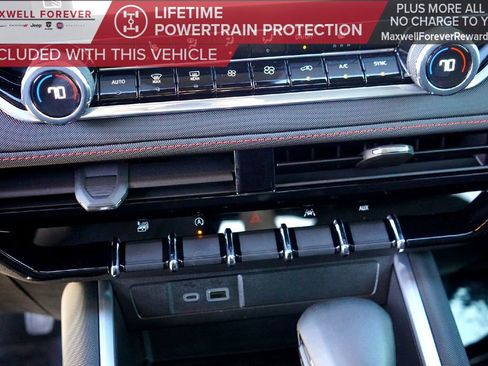 Used 2024 Chevrolet Colorado Z71 w/ Z71 Convenience Package 2 image 13