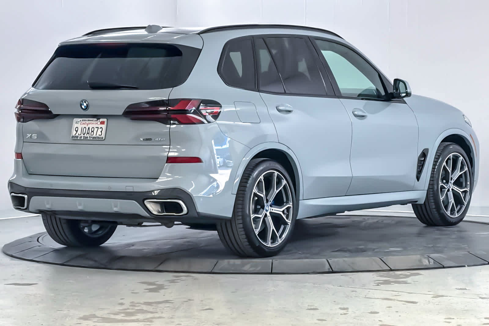 Used 2024 BMW X5 xDrive50e w/ M Sport Package AWD/4WD image 2