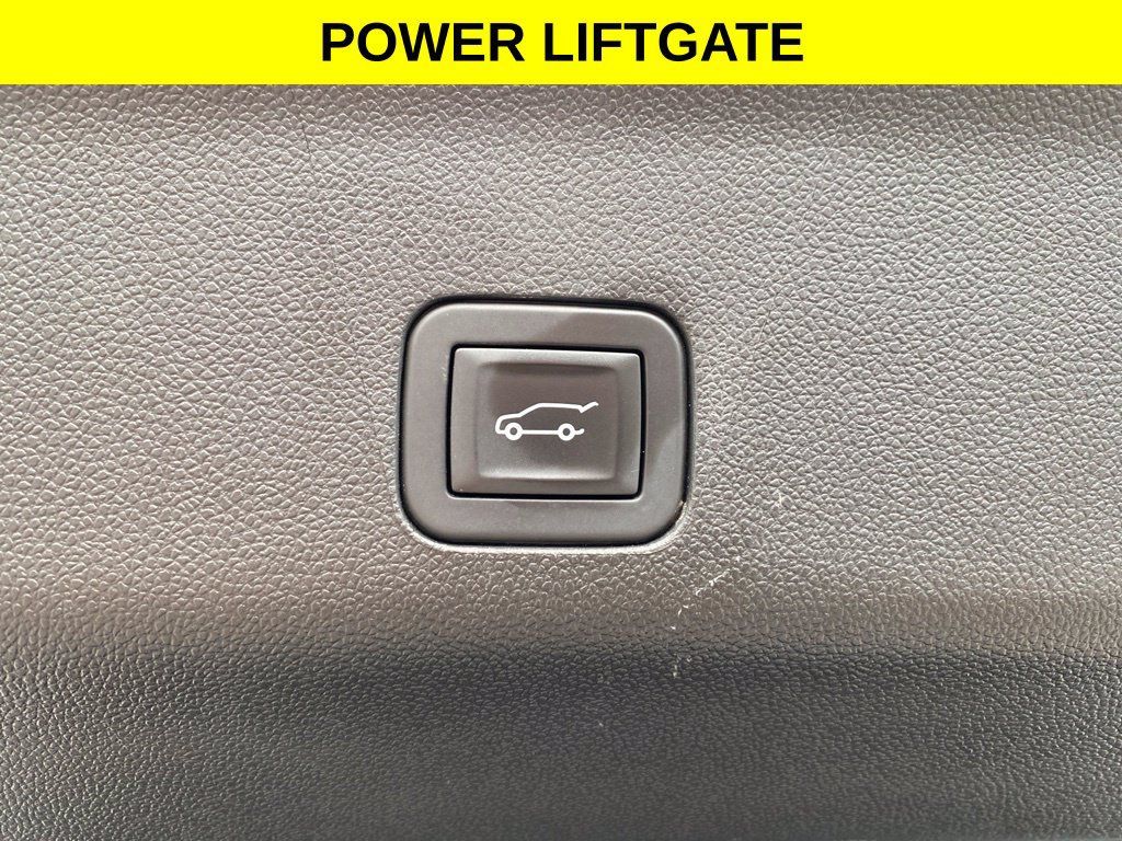 Used 2025 GMC Yukon Denali AWD/4WD image 20