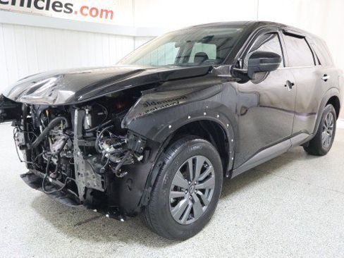 Used 2022 Nissan Pathfinder S AWD/4WD image 2
