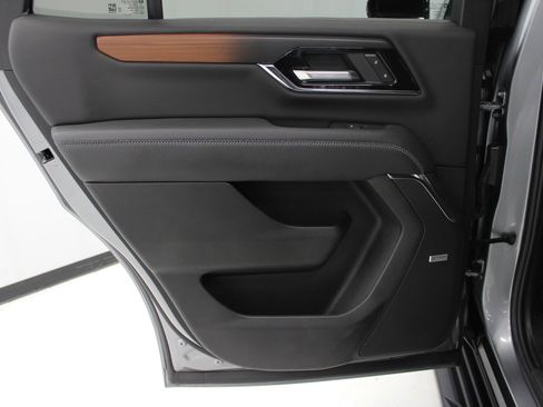 Used 2025 GMC Yukon Denali image 40