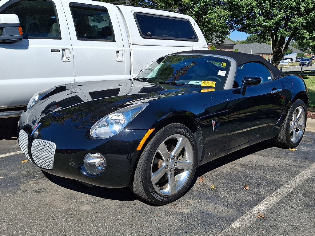 Used 2007 Pontiac Solstice Convertible w/ Premium Package RWD image 1