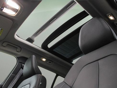 Certified 2025 Volvo XC40 B5 Plus AWD/4WD image 45