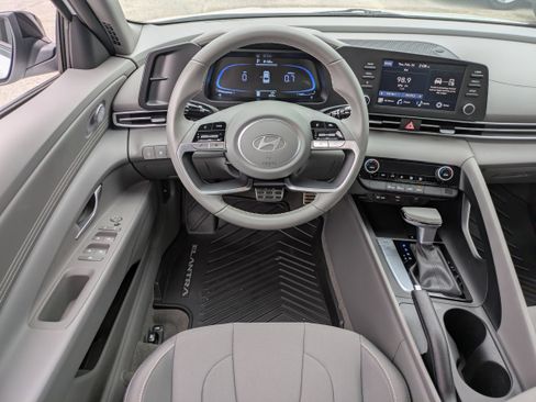 Certified 2025 Hyundai Elantra Sport image 14