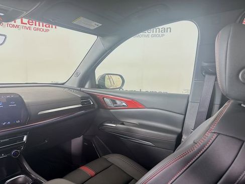 Used 2024 Chevrolet Traverse RS image 25