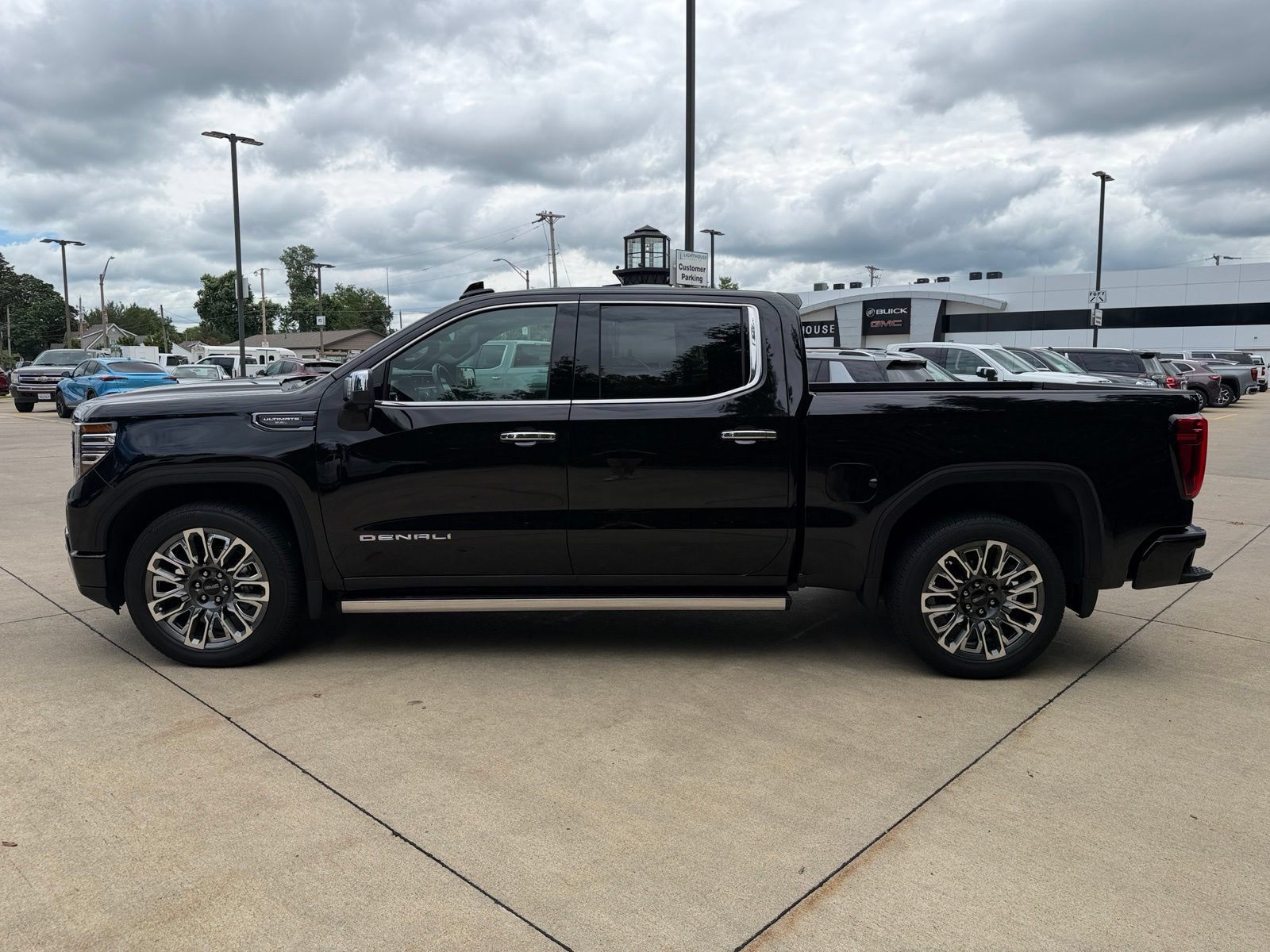 Used 2024 GMC Sierra 1500 Denali Ultimate AWD/4WD image 8