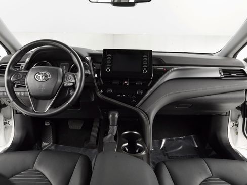 Used 2023 Toyota Camry SE image 12