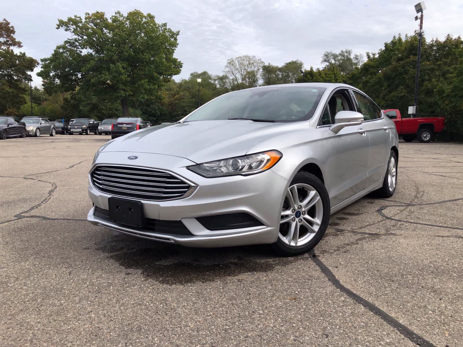 Used 2018 Ford Fusion SE FWD image 1