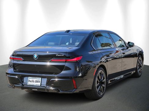 Used 2025 BMW 750e xDrive w/ Premium Package image 6