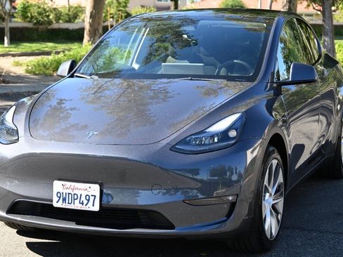 Used 2023 Tesla Model Y Long Range AWD/4WD image 3