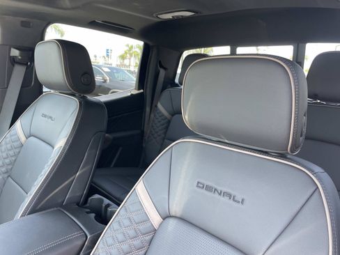 New 2026 GMC Canyon Denali w/ LPO, Denali Black Edition AWD/4WD image 22