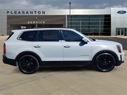 Used 2022 Kia Telluride SX w/ Nightfall Edition Package image 6