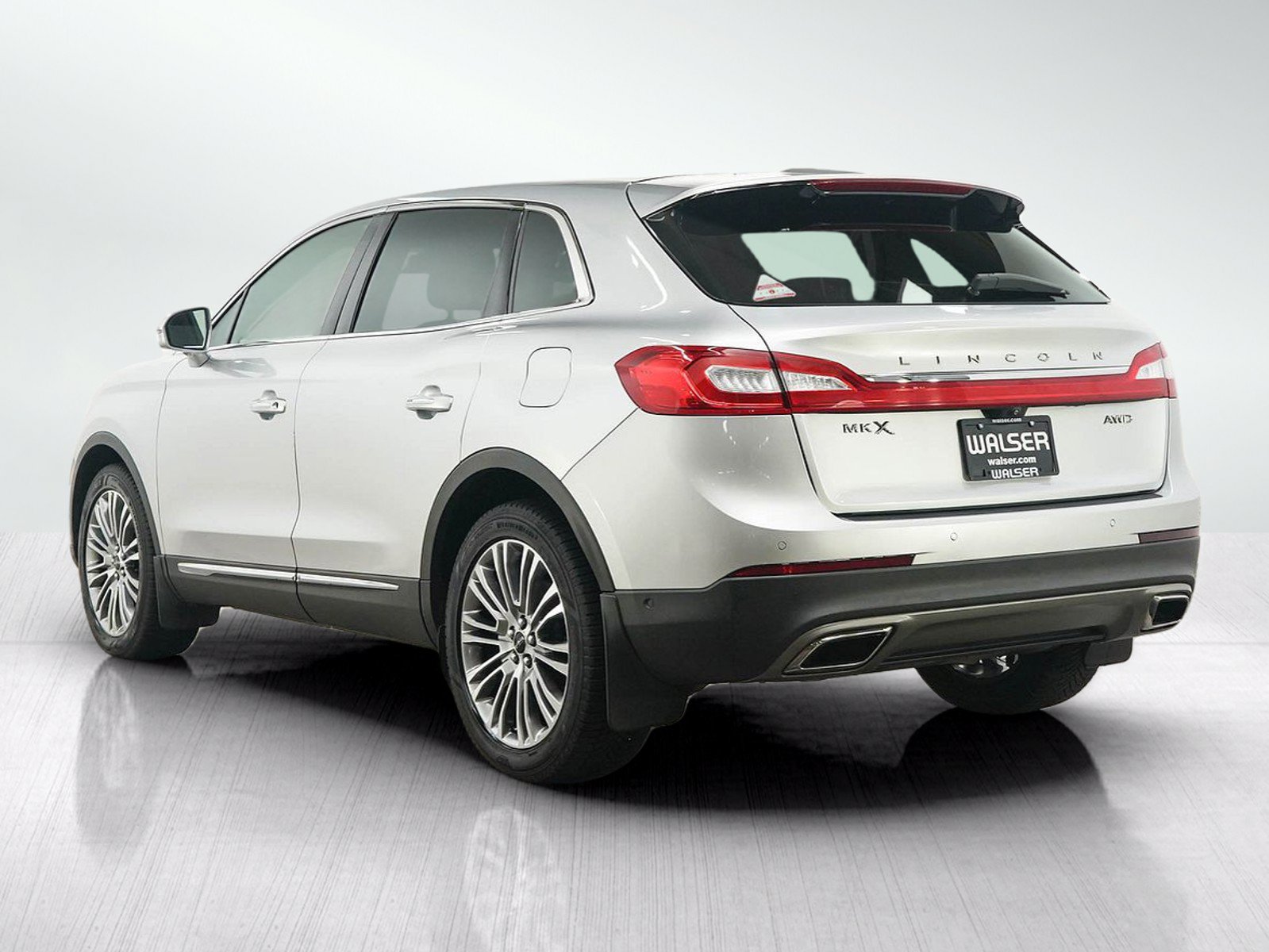 Used 2018 Lincoln MKX Reserve AWD/4WD image 3