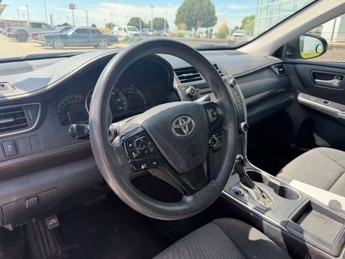 Used 2015 Toyota Camry LE FWD image 9