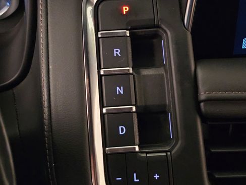 Used 2022 Chevrolet Suburban High Country w/ LPO, Illumination Package AWD/4WD image 13