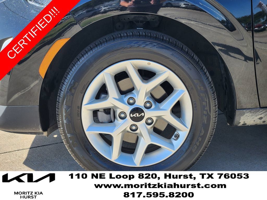 Certified 2025 Kia Soul LX w/ LX Technology Package FWD image 17