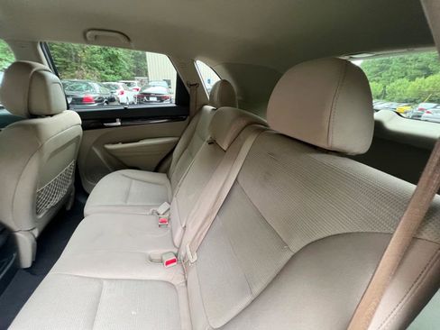 Used 2014 Kia Sorento LX image 13