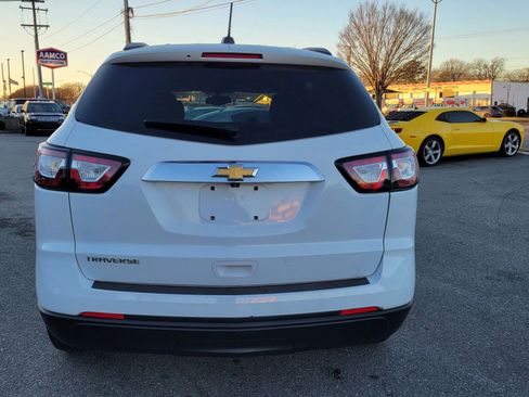 Used 2017 Chevrolet Traverse LS FWD image 4