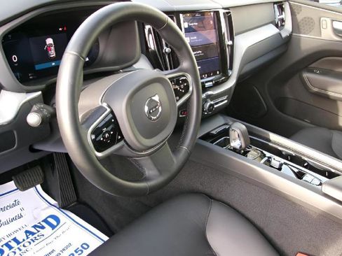 Used 2025 Volvo XC60 B5 Plus image 12