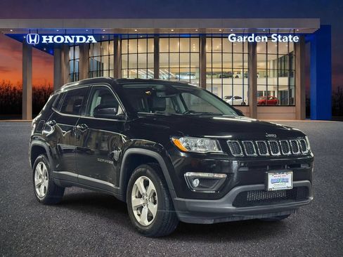 Used 2019 Jeep Compass Latitude w/ Popular Equipment Group AWD/4WD image 2