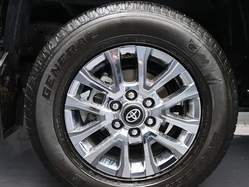 Used 2024 Toyota Tacoma Limited w/ Limited Package (LT) image 10