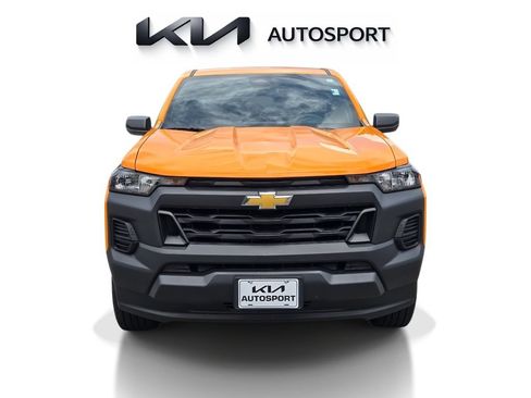 Used 2025 Chevrolet Colorado W/T w/ WT Custom Package RWD image 2