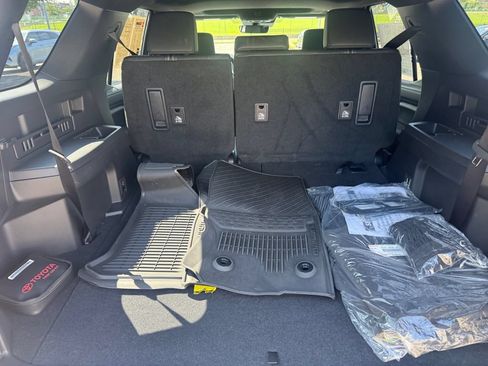 Used 2025 Toyota 4Runner Limited AWD/4WD image 21