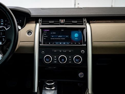 Used 2019 Land Rover Discovery HSE image 30