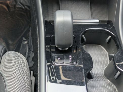 Used 2023 Volvo XC40 Recharge Core image 24