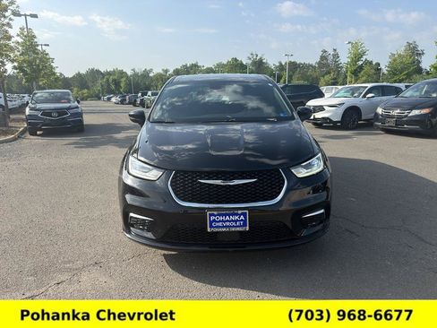 Used 2025 Chrysler Pacifica Select FWD image 2