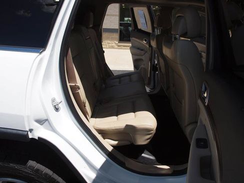 Used 2015 Jeep Grand Cherokee Limited AWD/4WD image 7
