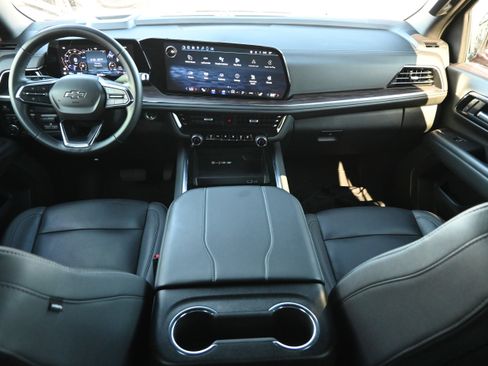 Used 2025 Chevrolet Tahoe Z71 w/ Sun And Tow Package image 3