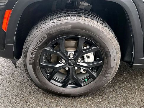 Used 2024 Jeep Grand Cherokee Altitude image 9